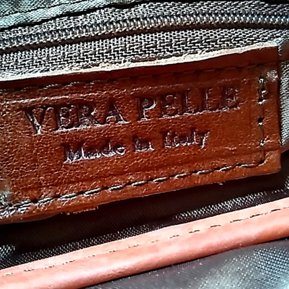 Maria's Pretty suede crossbody